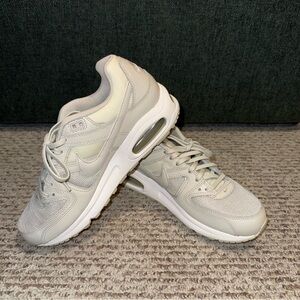 WOMEN’S NIKE AIR COMMAND WHITE GRAY SNEAKERS WORN ONCE SIZE 9